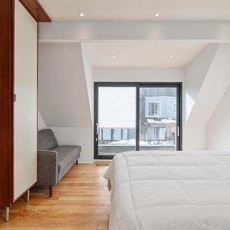 New Modern 1400 Sq Ft Coach House Near Everything Торонто Экстерьер фото