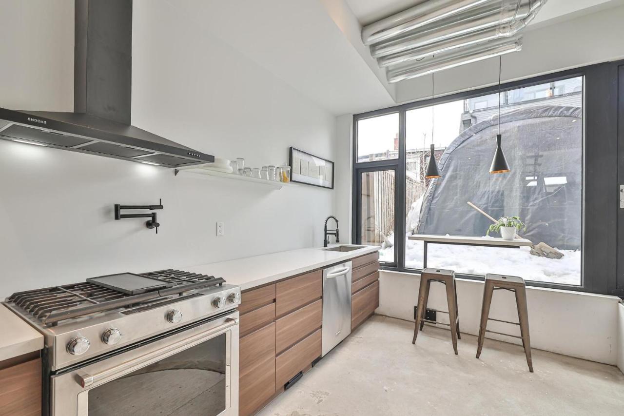 New Modern 1400 Sq Ft Coach House Near Everything Торонто Экстерьер фото