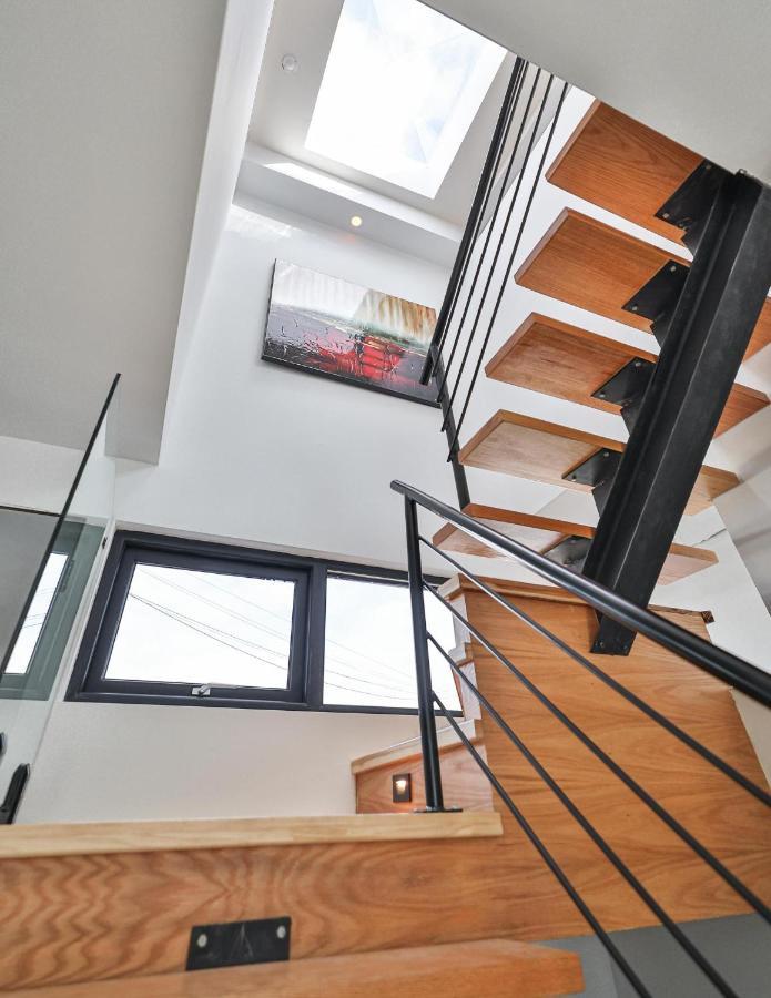 New Modern 1400 Sq Ft Coach House Near Everything Торонто Экстерьер фото