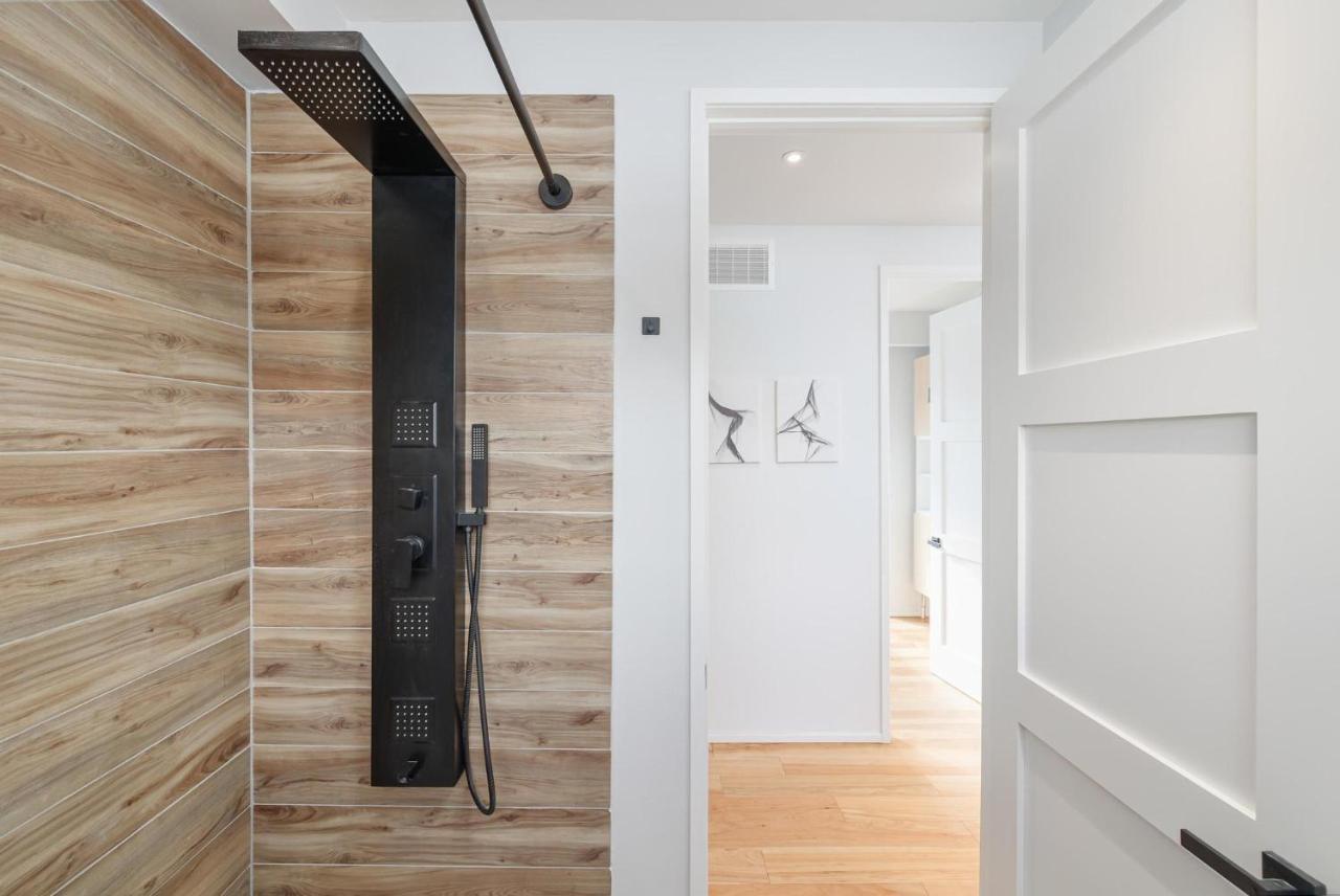New Modern 1400 Sq Ft Coach House Near Everything Торонто Экстерьер фото