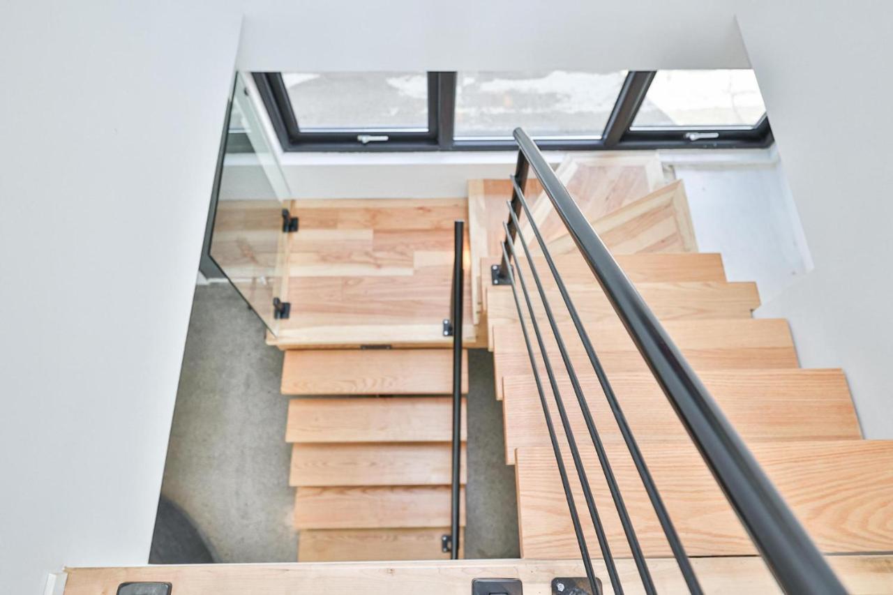 New Modern 1400 Sq Ft Coach House Near Everything Торонто Экстерьер фото