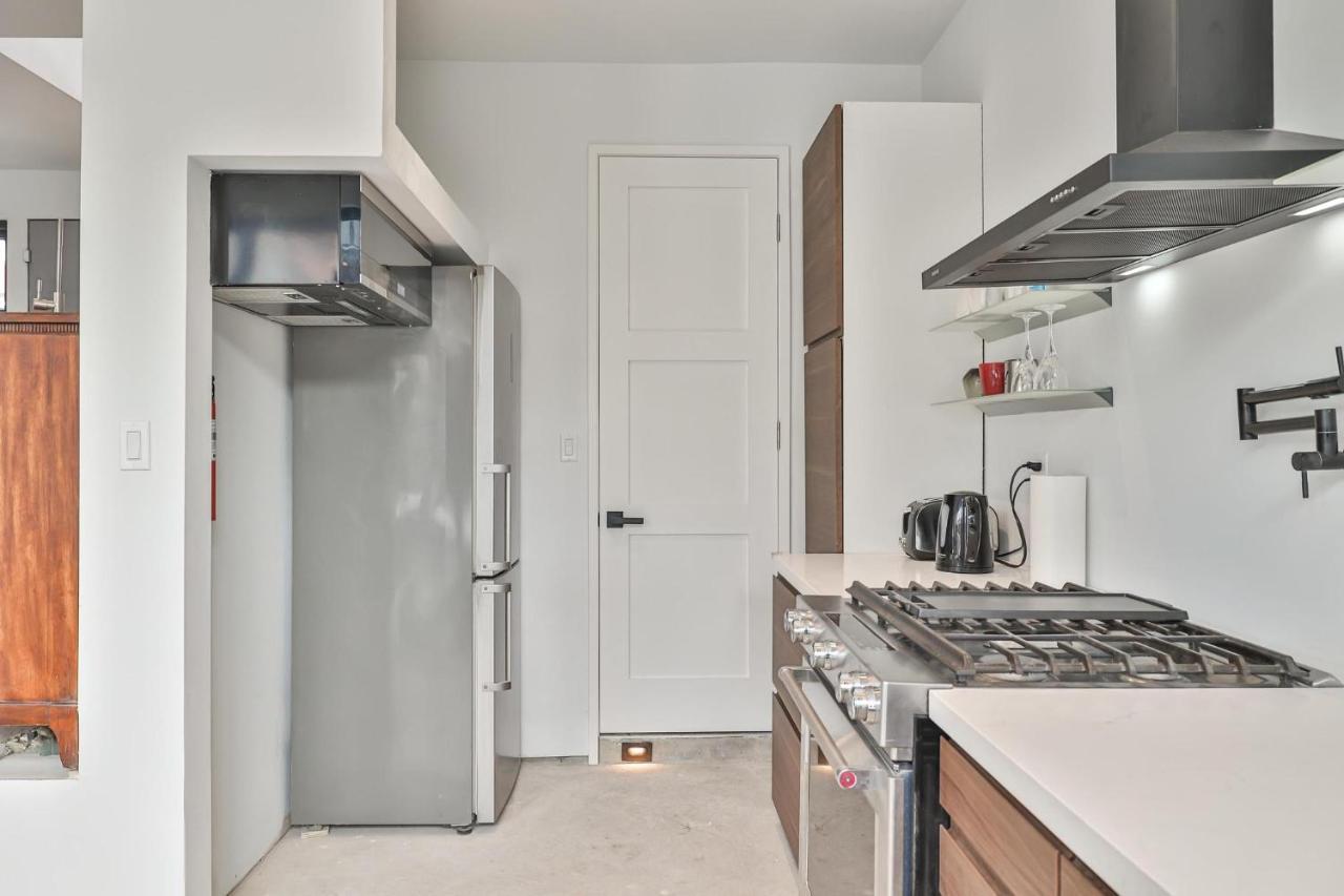 New Modern 1400 Sq Ft Coach House Near Everything Торонто Экстерьер фото