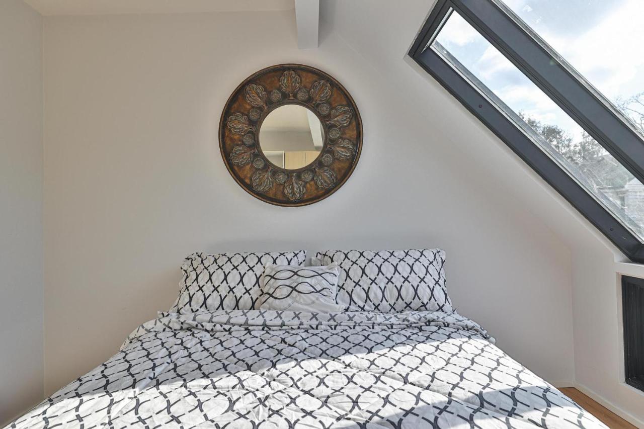 New Modern 1400 Sq Ft Coach House Near Everything Торонто Экстерьер фото