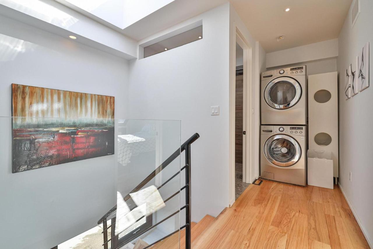 New Modern 1400 Sq Ft Coach House Near Everything Торонто Экстерьер фото
