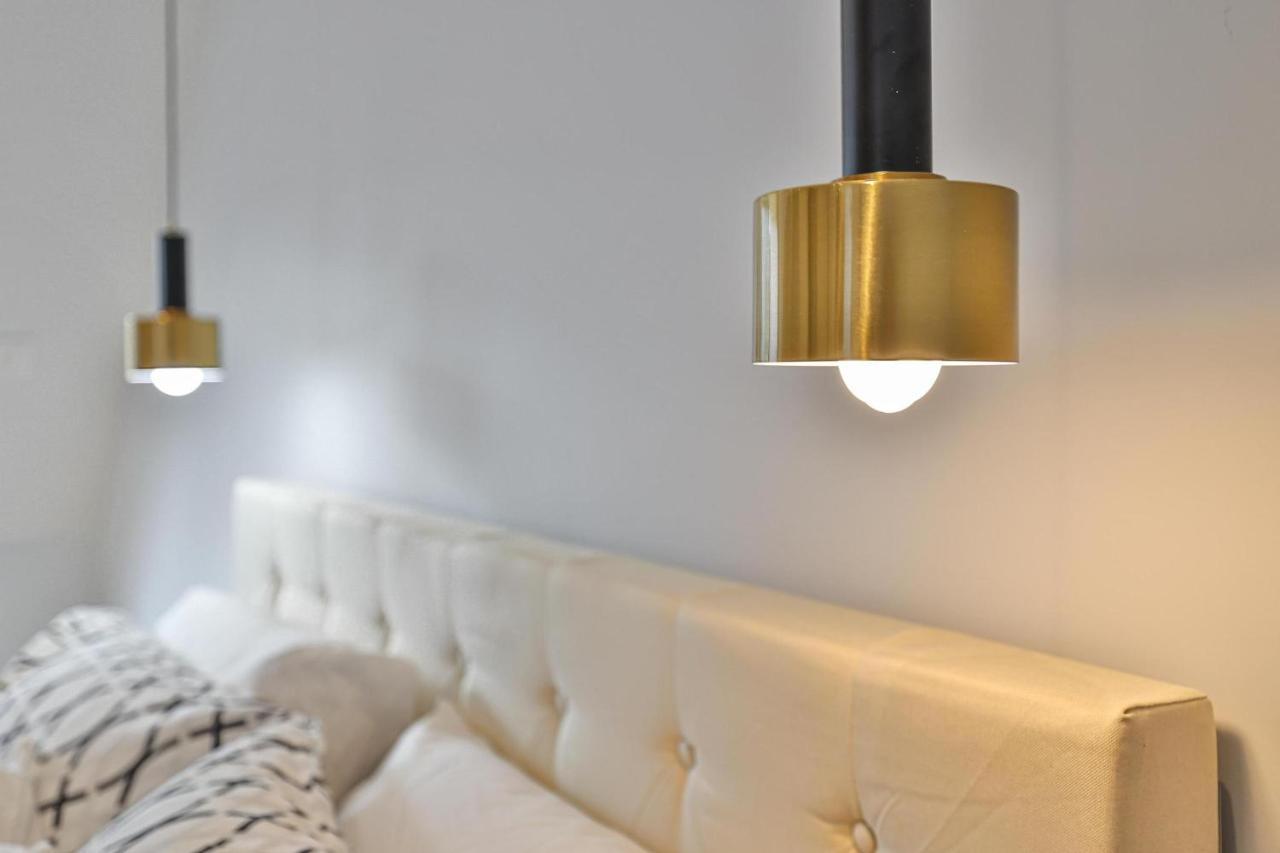 New Modern 1400 Sq Ft Coach House Near Everything Торонто Экстерьер фото
