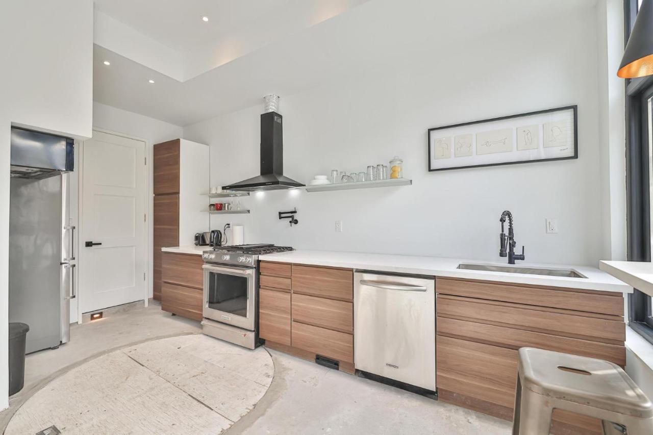 New Modern 1400 Sq Ft Coach House Near Everything Торонто Экстерьер фото