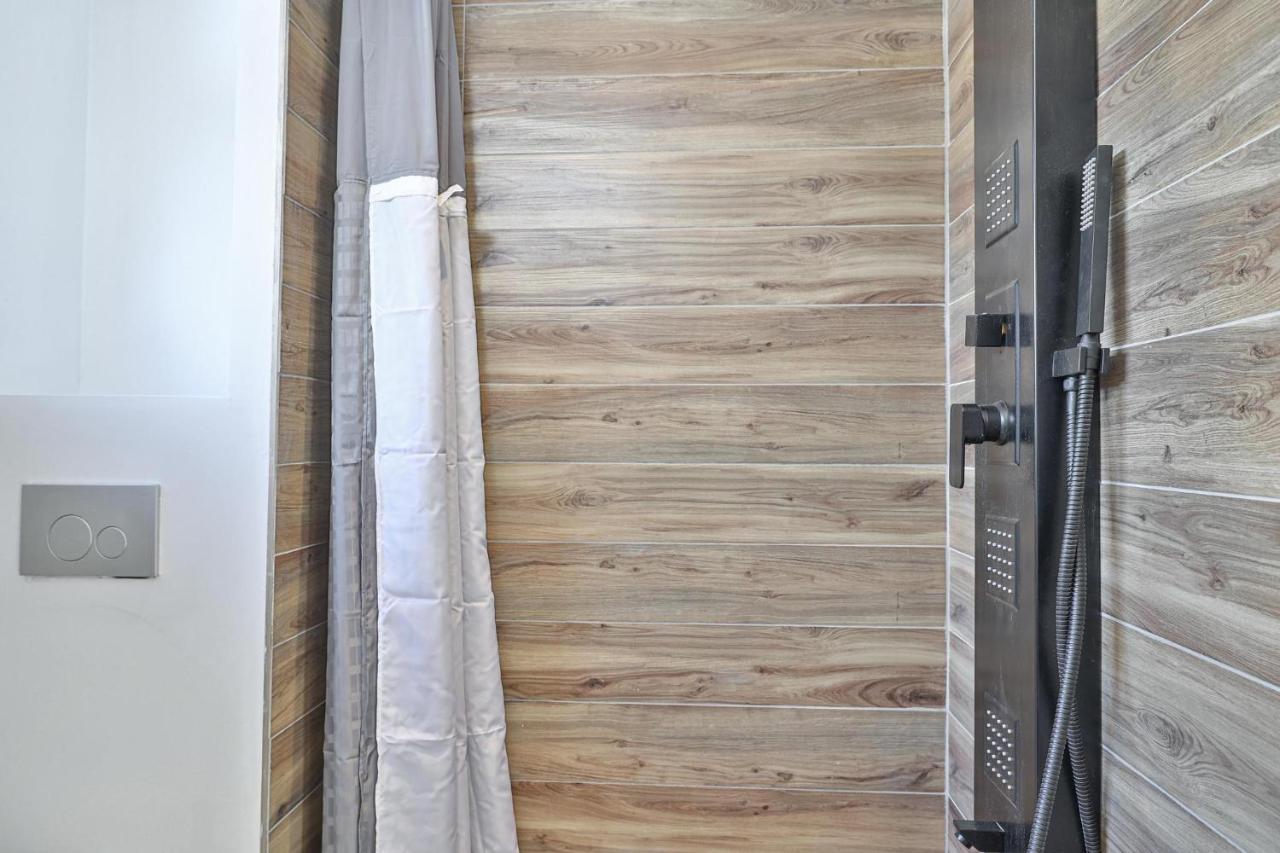 New Modern 1400 Sq Ft Coach House Near Everything Торонто Экстерьер фото