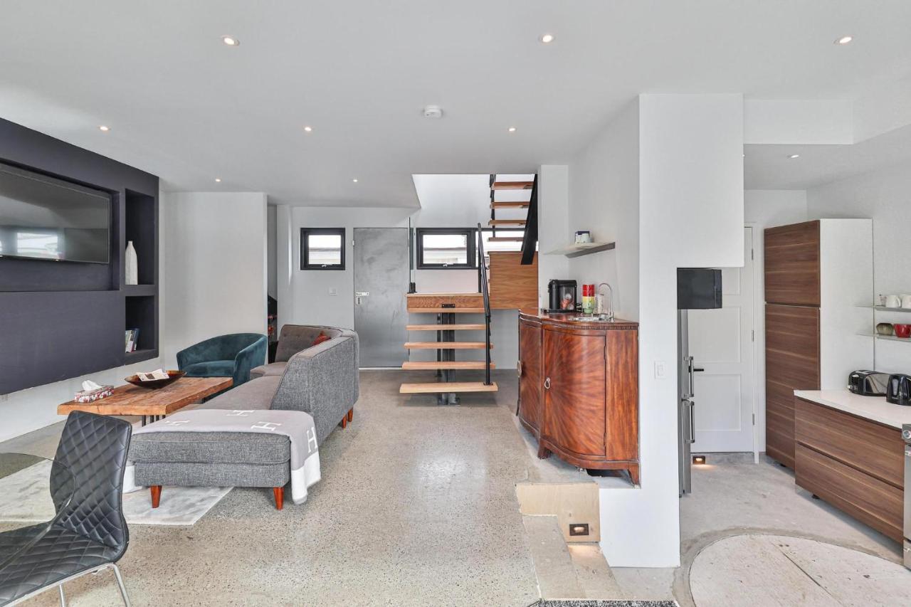 New Modern 1400 Sq Ft Coach House Near Everything Торонто Экстерьер фото