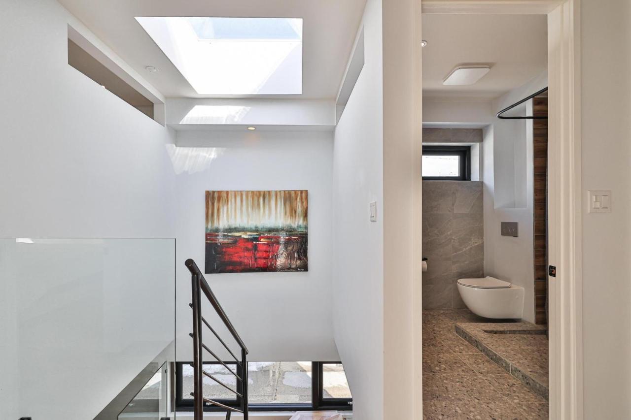 New Modern 1400 Sq Ft Coach House Near Everything Торонто Экстерьер фото