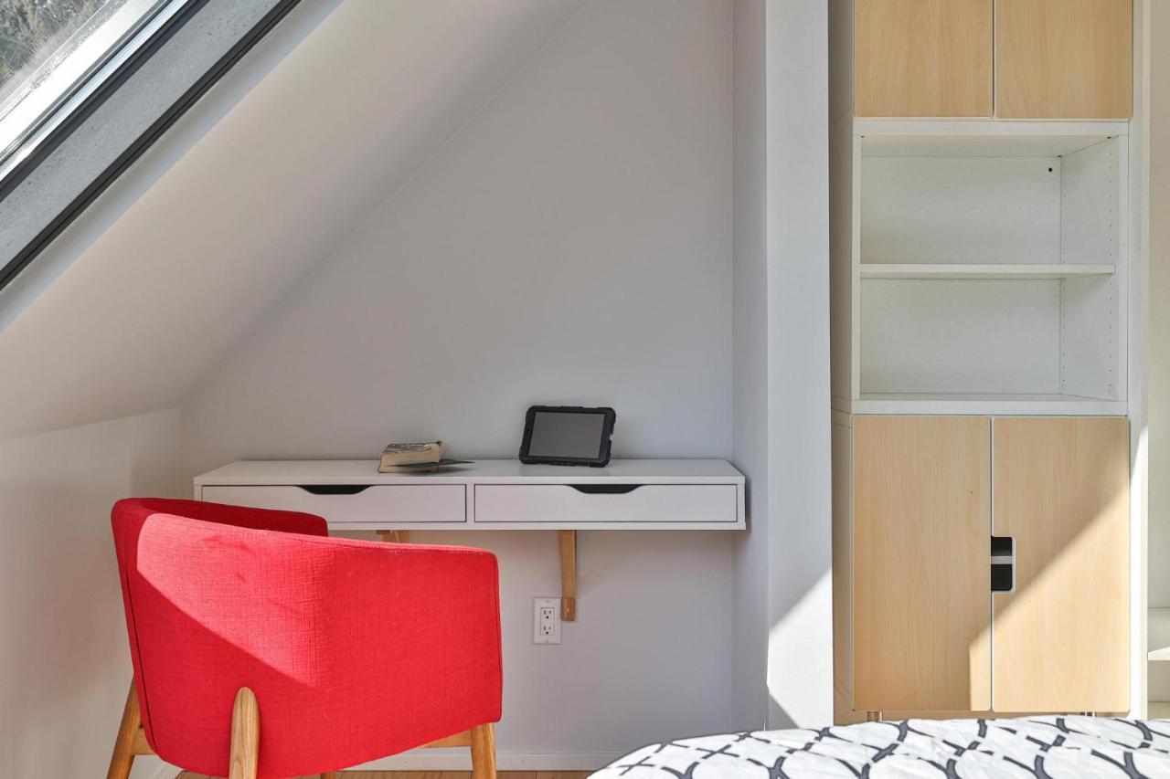 New Modern 1400 Sq Ft Coach House Near Everything Торонто Экстерьер фото