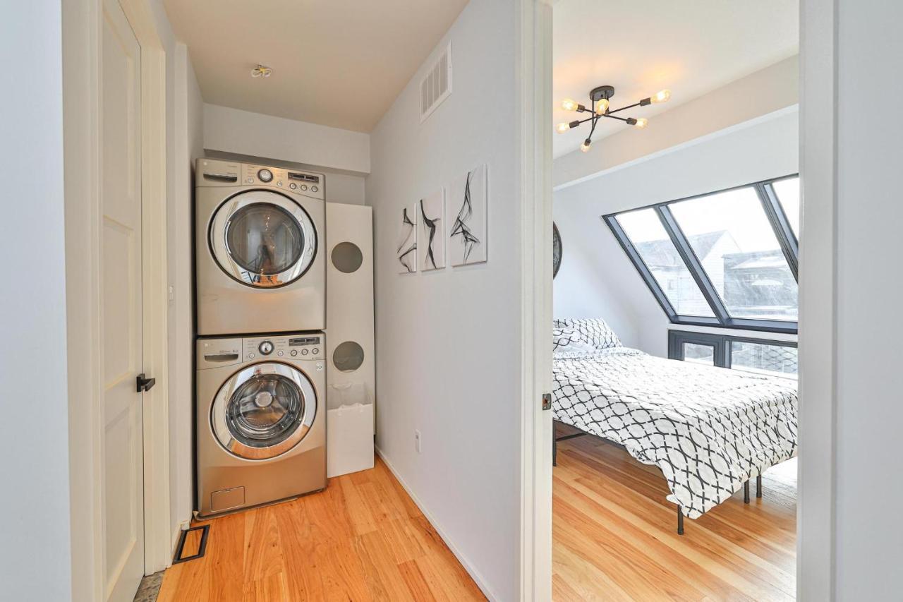 New Modern 1400 Sq Ft Coach House Near Everything Торонто Экстерьер фото
