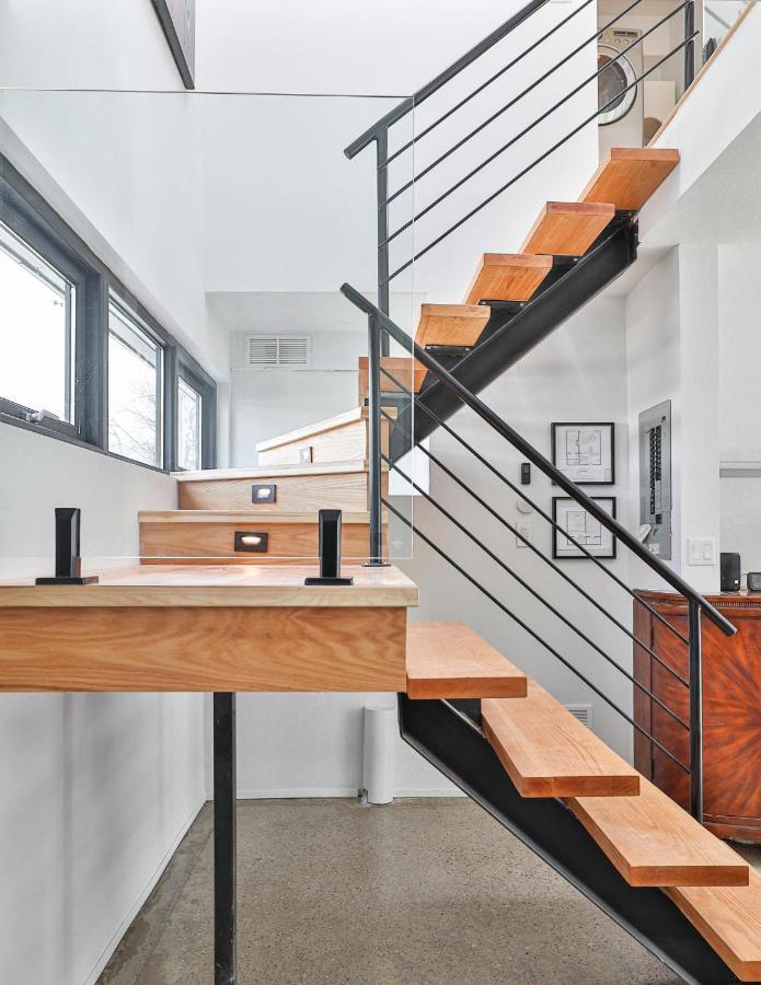 New Modern 1400 Sq Ft Coach House Near Everything Торонто Экстерьер фото